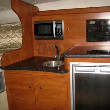 2009 Rinker 320 express cruiser