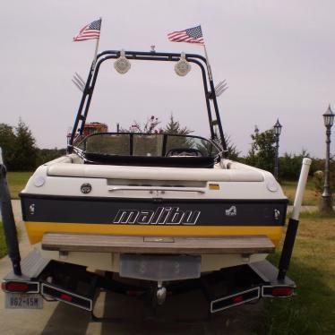 2003 Malibu wakesetter ski boat