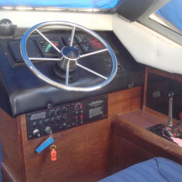 1987 Bayliner 2560 trophy convertible