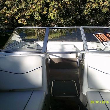 2005 Bayliner 21.5 speed ski tubing runabout