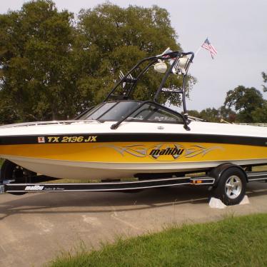 2003 Malibu wakesetter ski boat