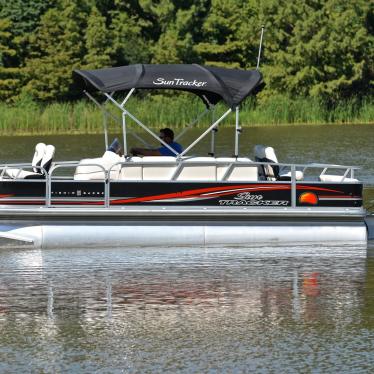 2011 Sun Tracker fishin barge 21 dlx