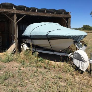 2002 Bayliner 215 capri