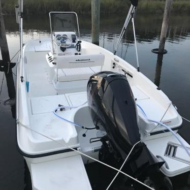 2016 Bayliner f18