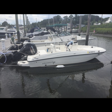 2016 Bayliner f18