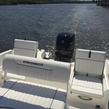 2016 Bayliner f18