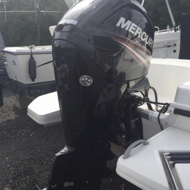 2016 Bayliner f18