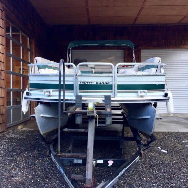 1999 Sun Tracker party barge signature series