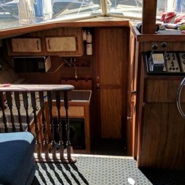 1981 Carver 3007 aft cabin