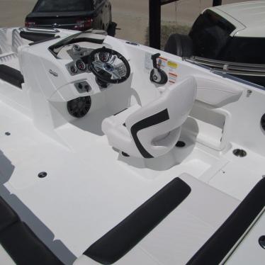 2017 Tahoe 2150 deck boat