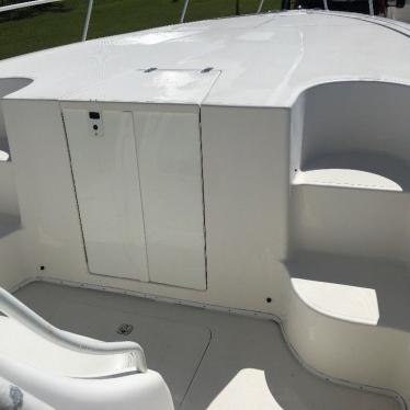 2006 Fountain 38’te center console