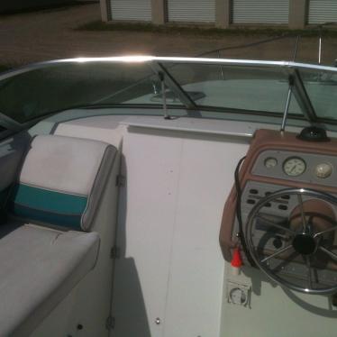 1993 Rinker fiesta vee 260