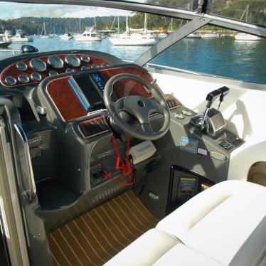 2004 Bayliner 305