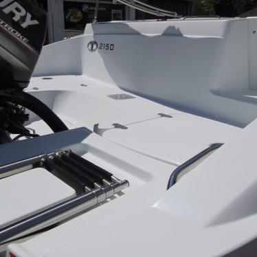 2017 Tahoe 2150 deck boat