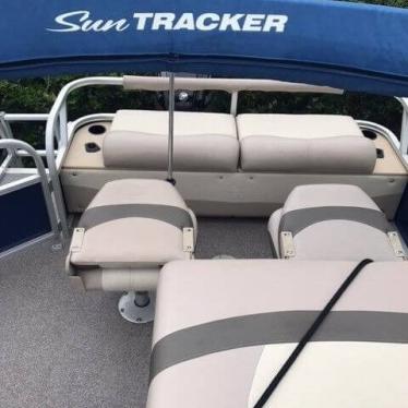 2014 Sun Tracker fishin' barge 22 dlx