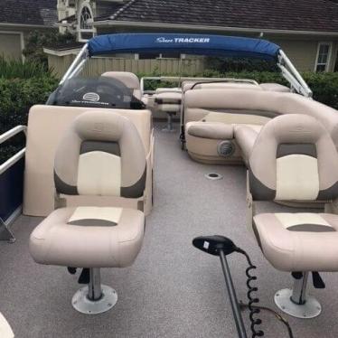 2014 Sun Tracker fishin' barge 22 dlx