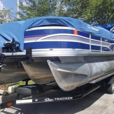 2014 Sun Tracker fishin' barge 22 dlx