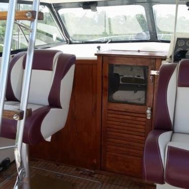 1976 Trojan 30 flybridge express