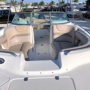 2015 Hurricane 2200 sun deck