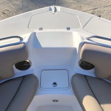 2015 Hurricane 2200 sun deck