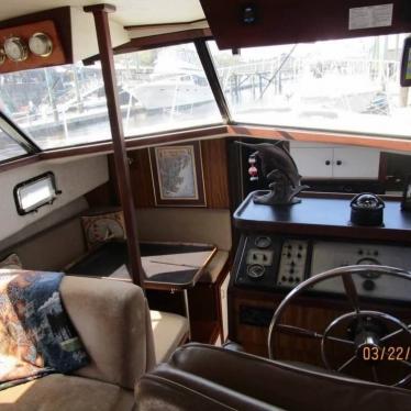 1982 Carver 3607 aft cabin