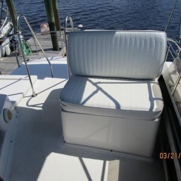 1982 Carver 3607 aft cabin