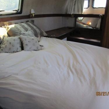 1982 Carver 3607 aft cabin