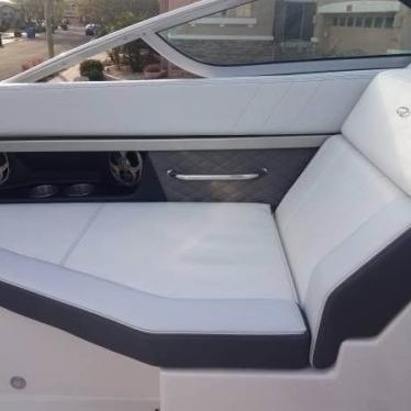 2014 Regal 24 fasdeck