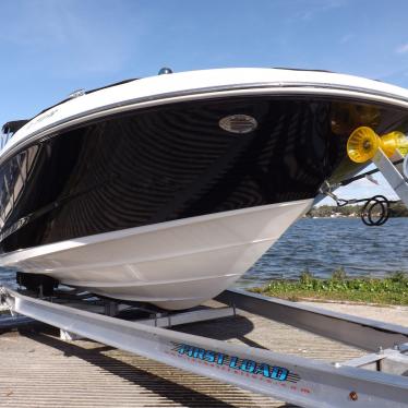 2013 Sea Ray 220 sundeck