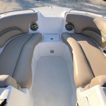 2015 Hurricane 2200 sun deck