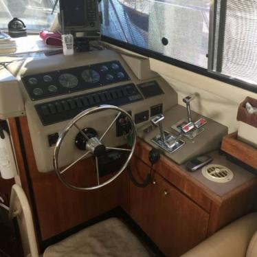 1998 Bayliner 3587