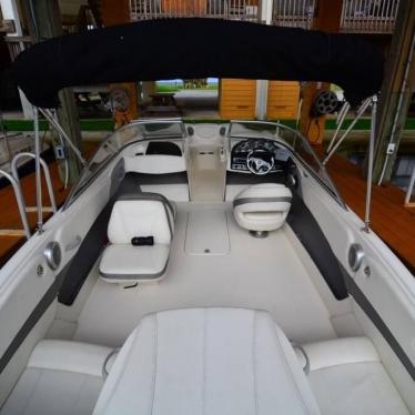 2009 Bayliner 205