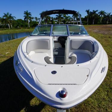 2011 Sea Ray 205