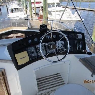 1982 Carver 3607 aft cabin