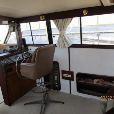 1982 Carver 3607 aft cabin