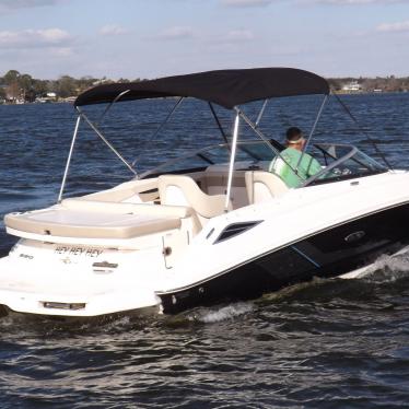 2013 Sea Ray 220 sundeck