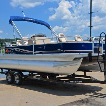 2014 Sun Tracker fishin barge 22 dlx