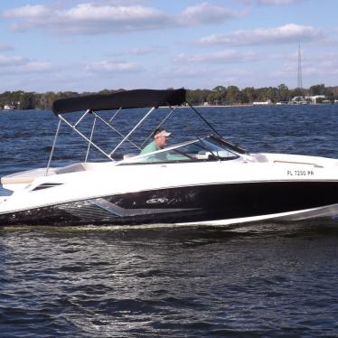 2013 Sea Ray 220 sundeck