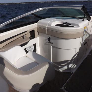 2013 Sea Ray 220 sundeck