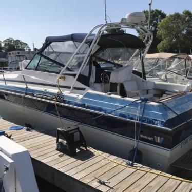 1983 Wellcraft 3100 express cruiser