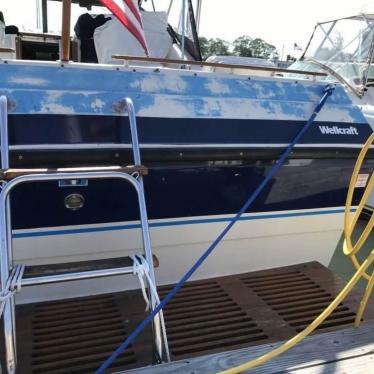 1983 Wellcraft 3100 express cruiser