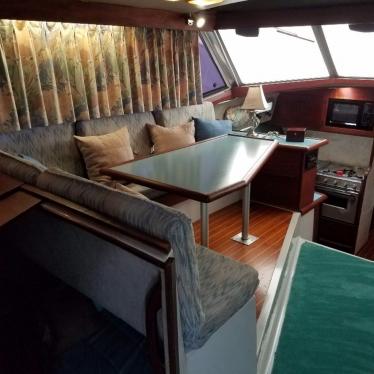 1988 Bayliner 3218 aft cabin