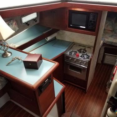 1988 Bayliner 3218 aft cabin