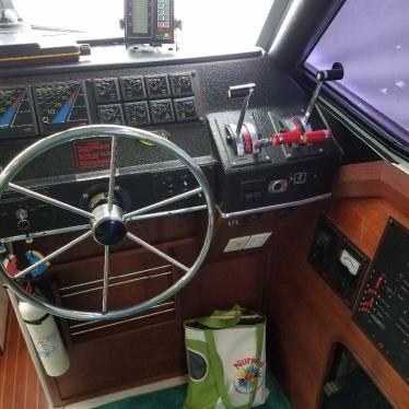 1988 Bayliner 3218 aft cabin