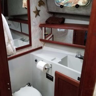 1988 Bayliner 3218 aft cabin