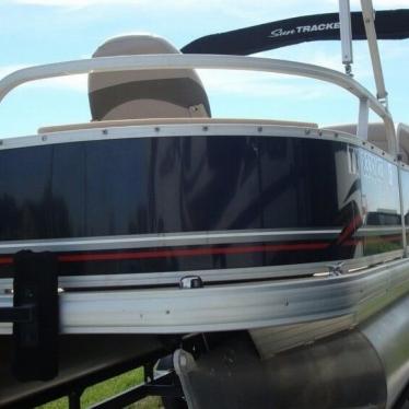 2014 Sun Tracker fishin' barge 24 signature series