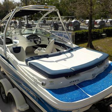 2011 Sea Ray 205 sport