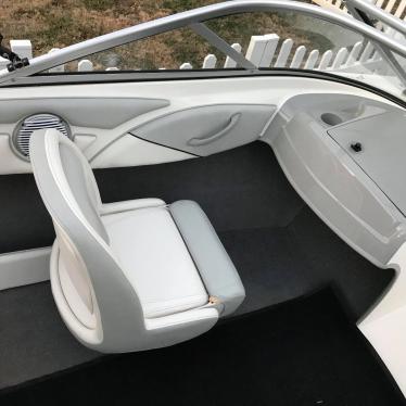 2011 Bayliner runabout series 185 br