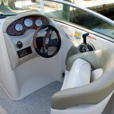 2006 Sea Ray 220 sundeck