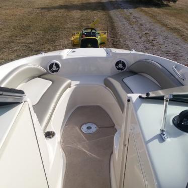 2006 Sea Ray sundeck 200